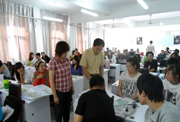 2012��8��31�ջ���ϵ�ٰ쾰����ƿγ̽�λ㱨չ