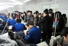 ������Ժ������װѧԺѧ���߽�������������װ��